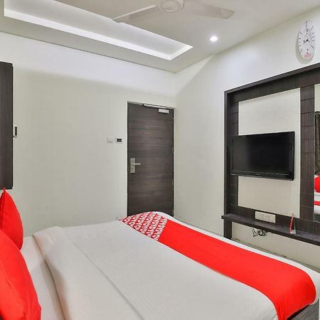 Oyo 2351 Hotel Golden Plaza 아흐메다바드 외부 사진