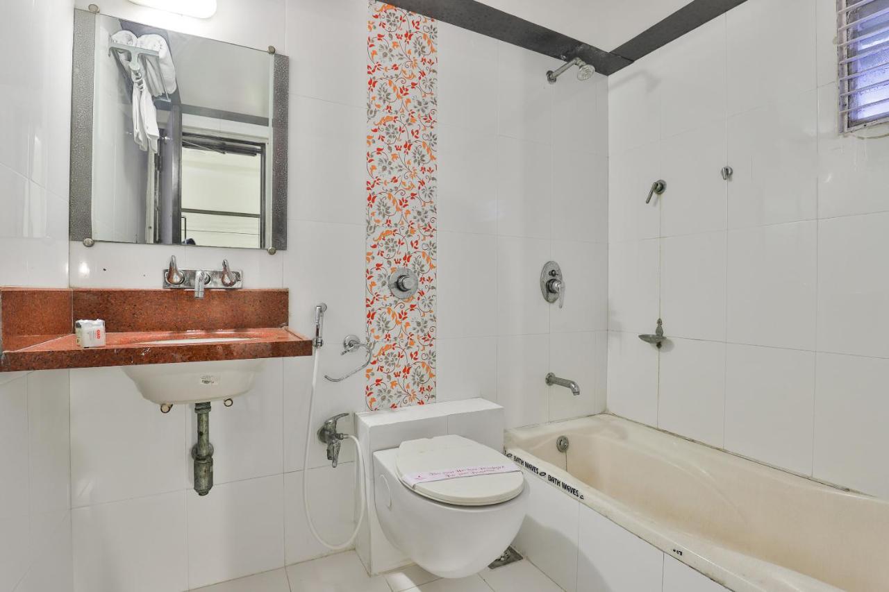 Oyo 2351 Hotel Golden Plaza 아흐메다바드 외부 사진