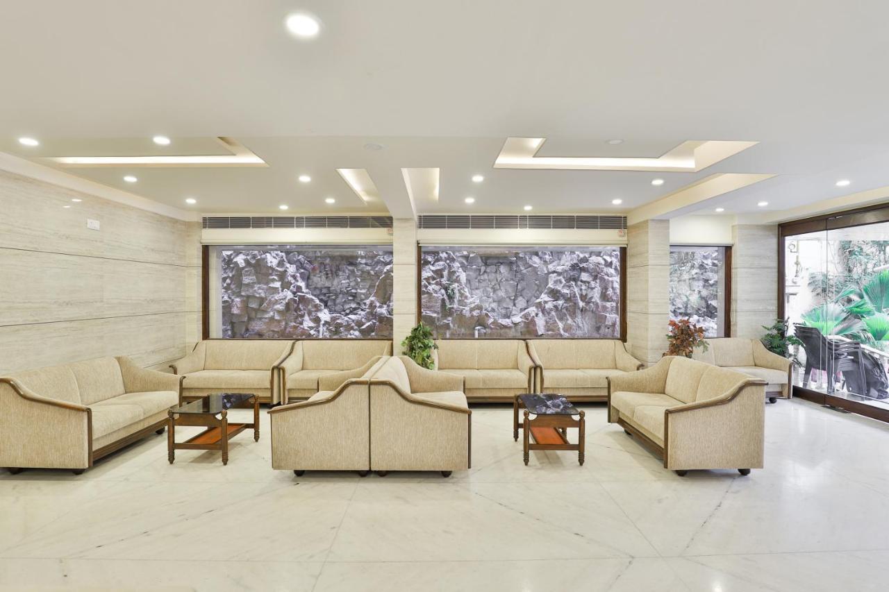 Oyo 2351 Hotel Golden Plaza 아흐메다바드 외부 사진