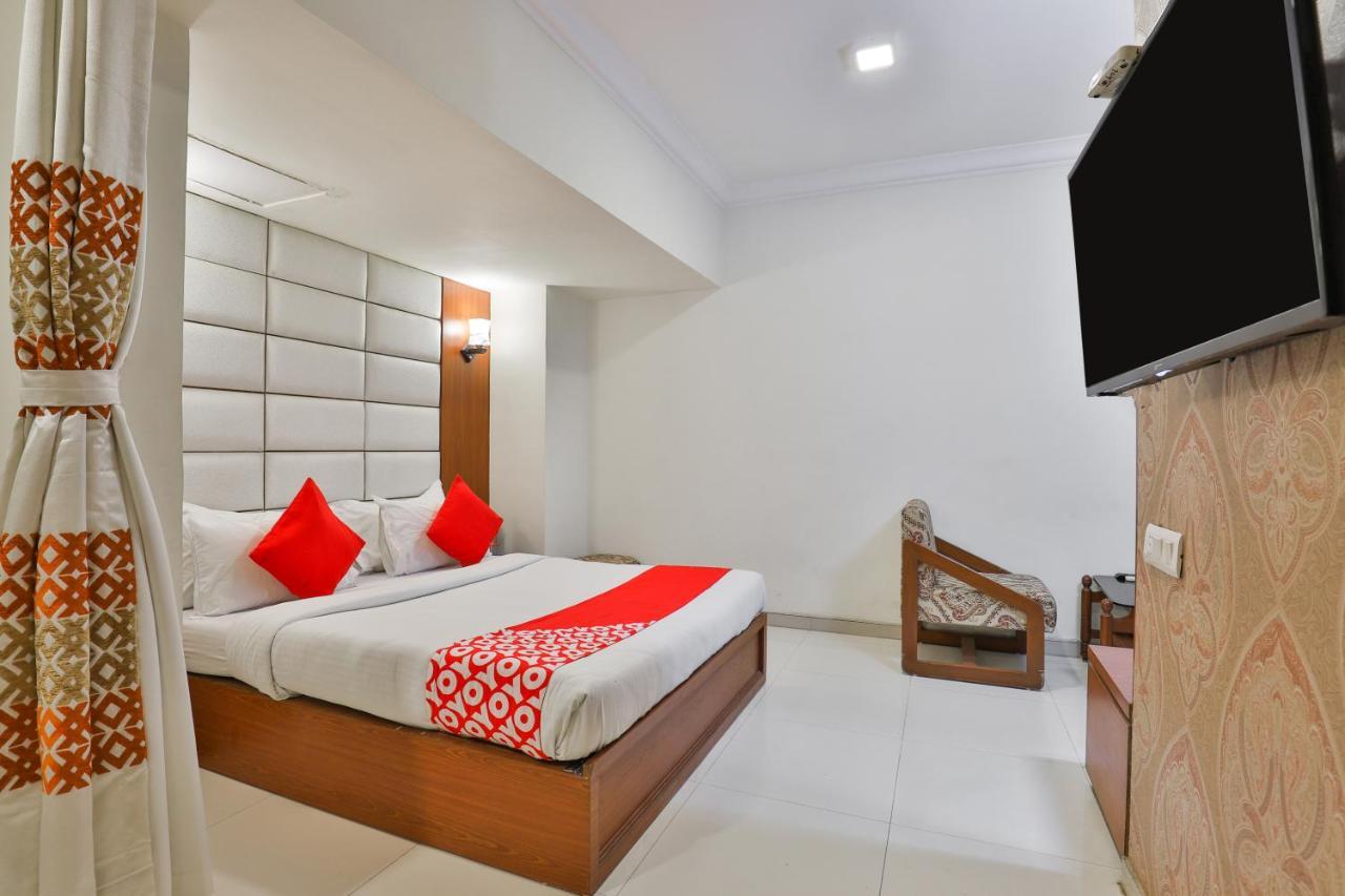 Oyo 2351 Hotel Golden Plaza 아흐메다바드 외부 사진