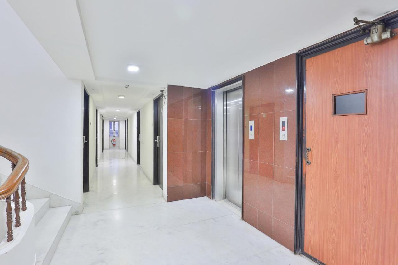 Oyo 2351 Hotel Golden Plaza 아흐메다바드 외부 사진