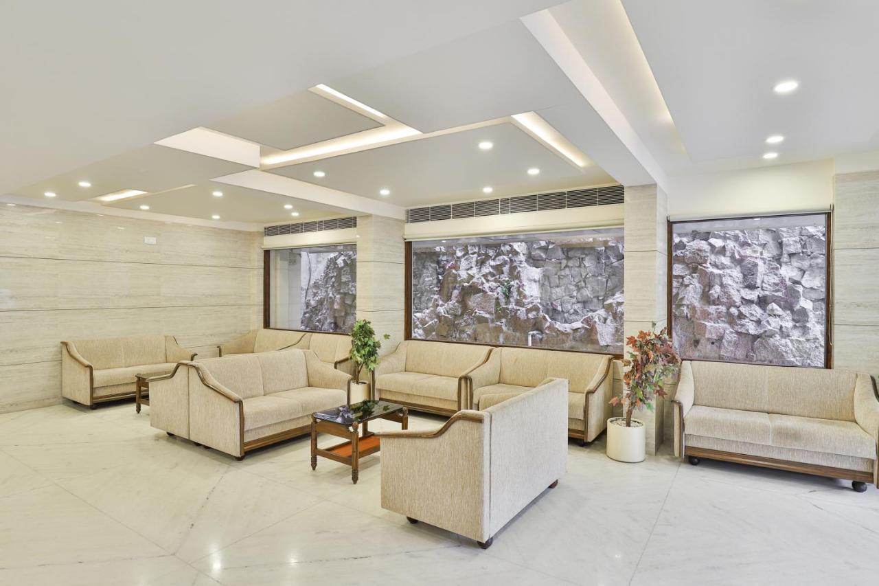 Oyo 2351 Hotel Golden Plaza 아흐메다바드 외부 사진