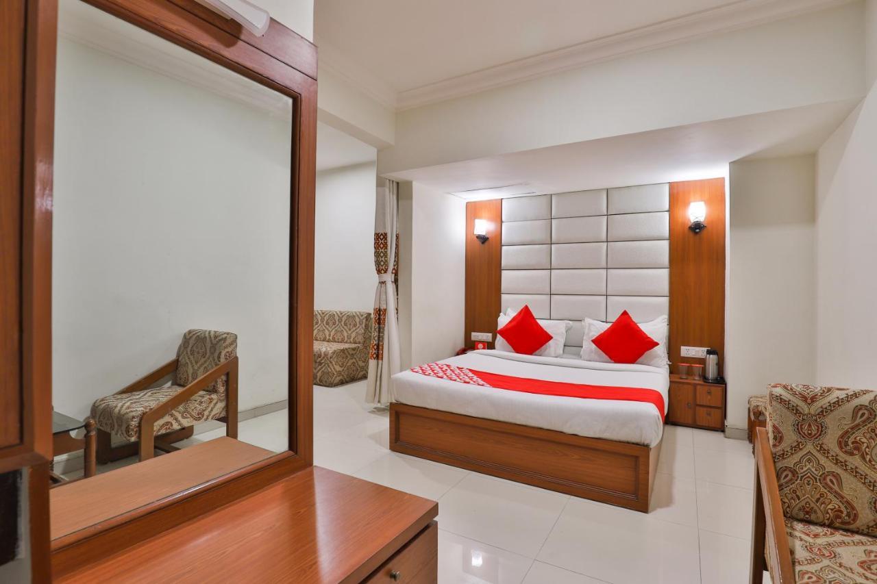 Oyo 2351 Hotel Golden Plaza 아흐메다바드 외부 사진