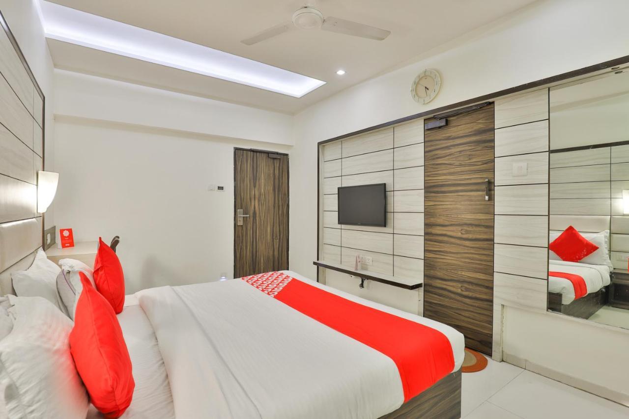 Oyo 2351 Hotel Golden Plaza 아흐메다바드 외부 사진