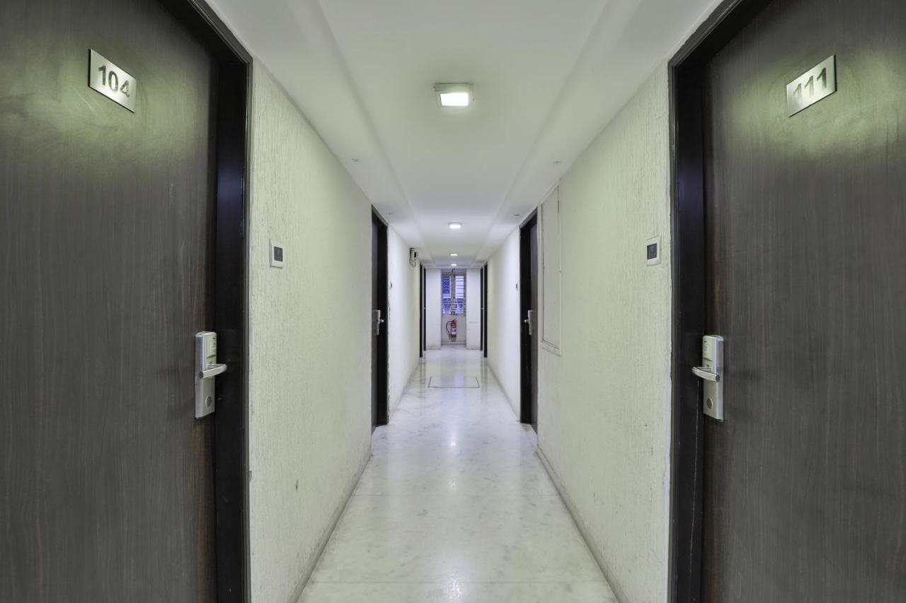 Oyo 2351 Hotel Golden Plaza 아흐메다바드 외부 사진