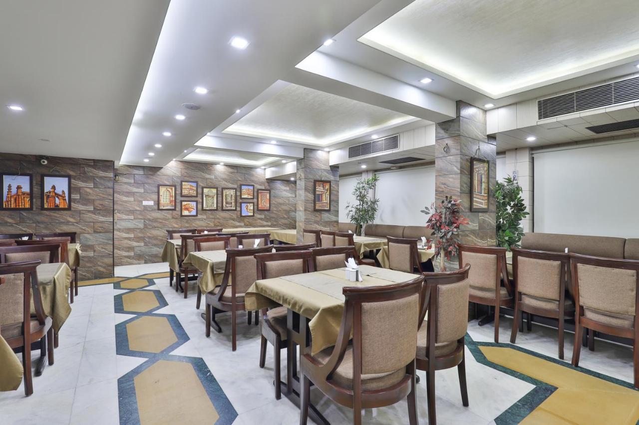 Oyo 2351 Hotel Golden Plaza 아흐메다바드 외부 사진