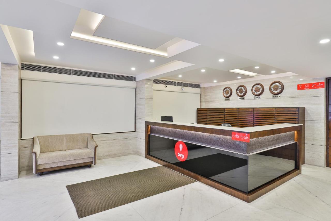 Oyo 2351 Hotel Golden Plaza 아흐메다바드 외부 사진