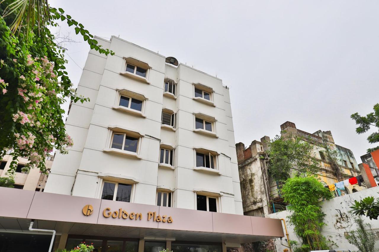 Oyo 2351 Hotel Golden Plaza 아흐메다바드 외부 사진