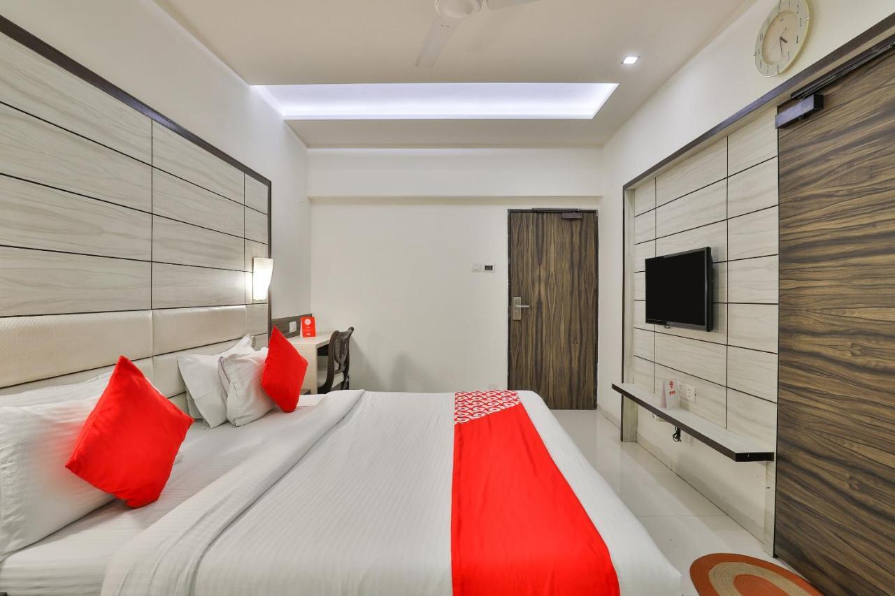 Oyo 2351 Hotel Golden Plaza 아흐메다바드 외부 사진