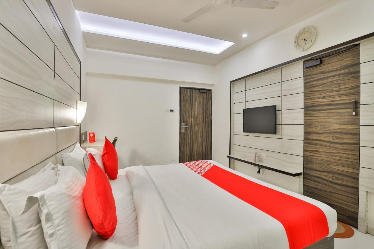 Oyo 2351 Hotel Golden Plaza 아흐메다바드 외부 사진