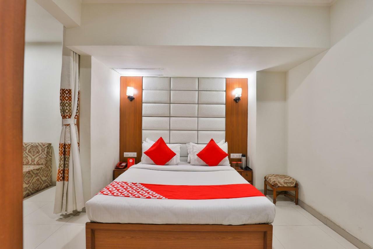 Oyo 2351 Hotel Golden Plaza 아흐메다바드 외부 사진